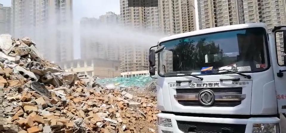 遠(yuǎn)程噴霧除塵車就選湖北龍馬霧炮車