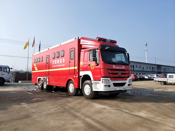 重汽豪沃后雙橋20人淋浴車(chē)生產(chǎn)廠家