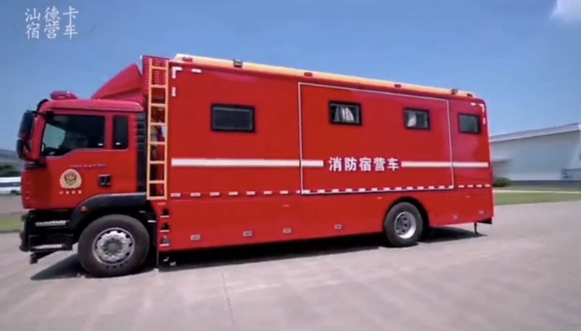重汽汕德卡后雙橋多功能宿營(yíng)車介紹及作用