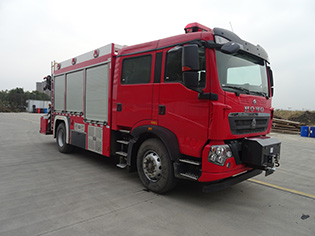重汽豪沃帶吊式搶險救援消防車