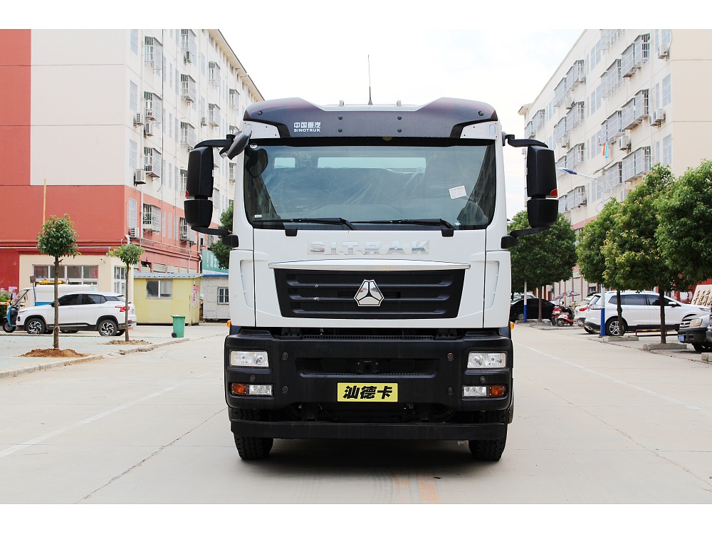 重汽汕德卡后雙橋霧炮車